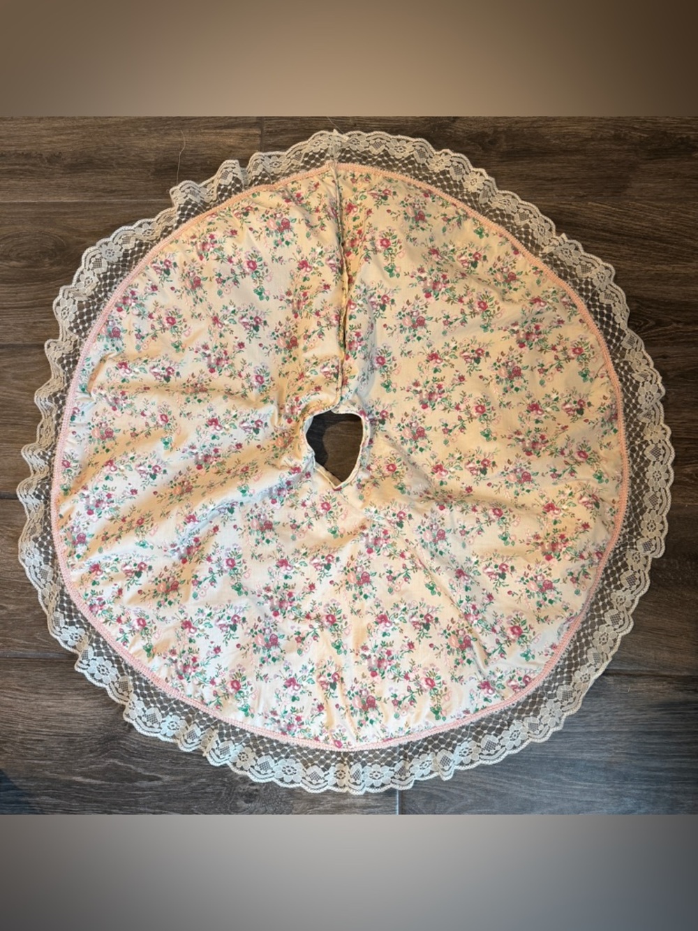 Vintage Cottagecore Pink‎ Floral Lace Edge Christmas Tree Skirt 36” Coquette